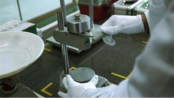 如何用外徑千分尺校準內(nèi)徑量桿